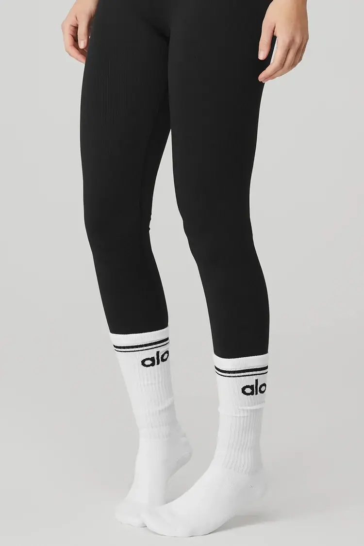 Alo Yoga 12 Adet. 3x4 Paket Women's Throwback Barre Sock - White/Black